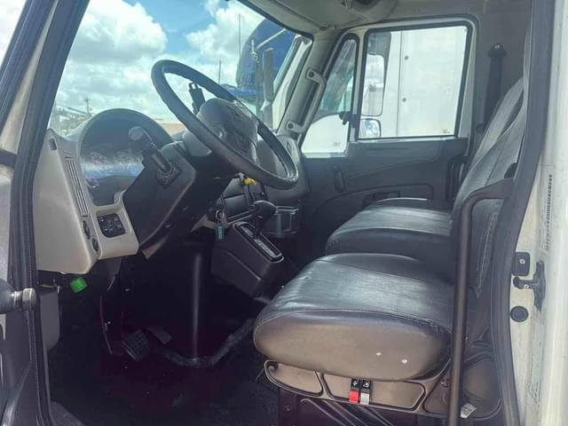 Image of International Durastar 4300 equipment image 1