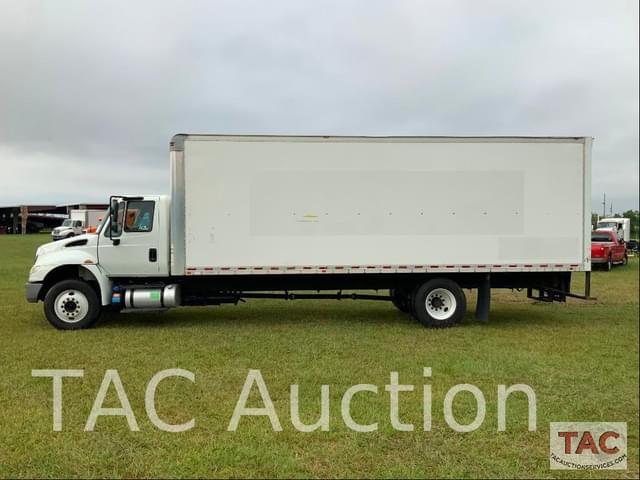 Image of International Durastar 4300 equipment image 1