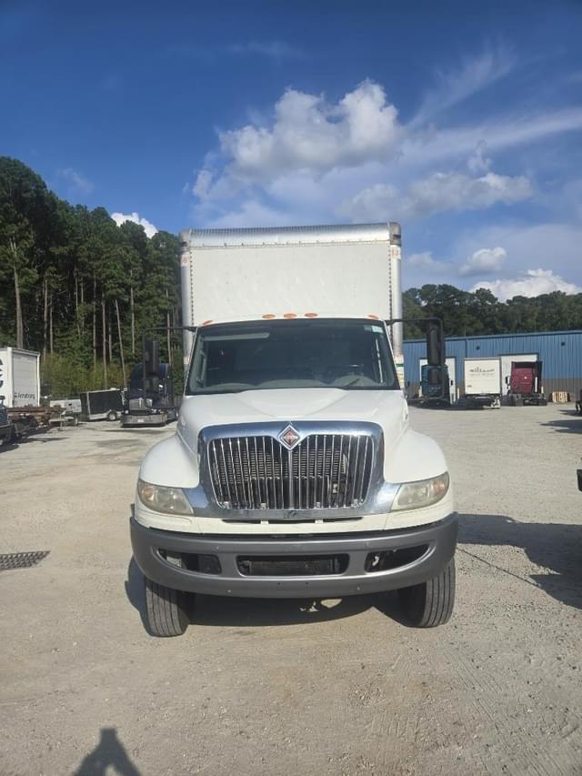 Image of International Durastar 4300 equipment image 1