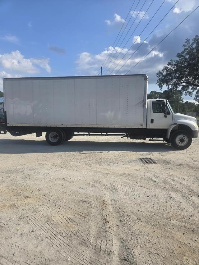 Image of International Durastar 4300 equipment image 3