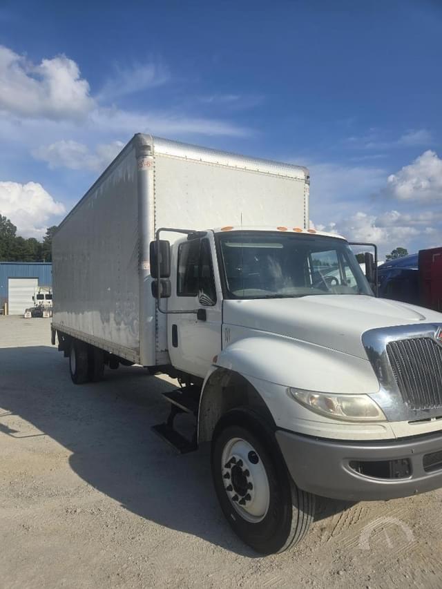 Image of International Durastar 4300 equipment image 2