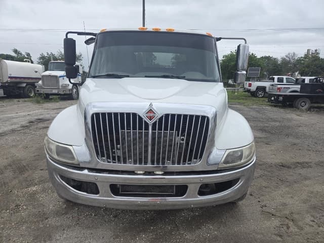 Image of International Durastar 4300 equipment image 1