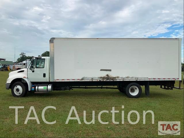 Image of International Durastar 4300 equipment image 1
