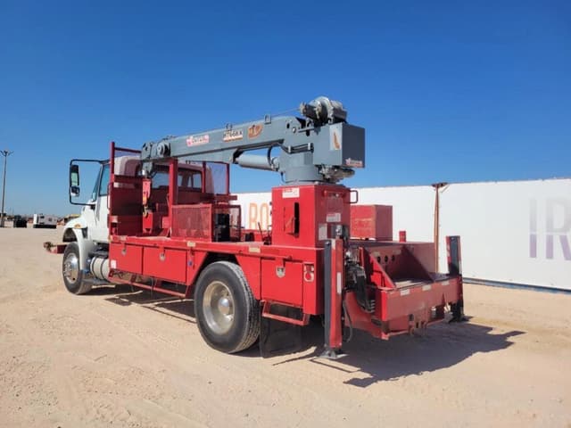 Image of International Durastar 4300 equipment image 2