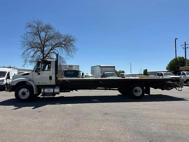 Image of International Durastar 4300 equipment image 1