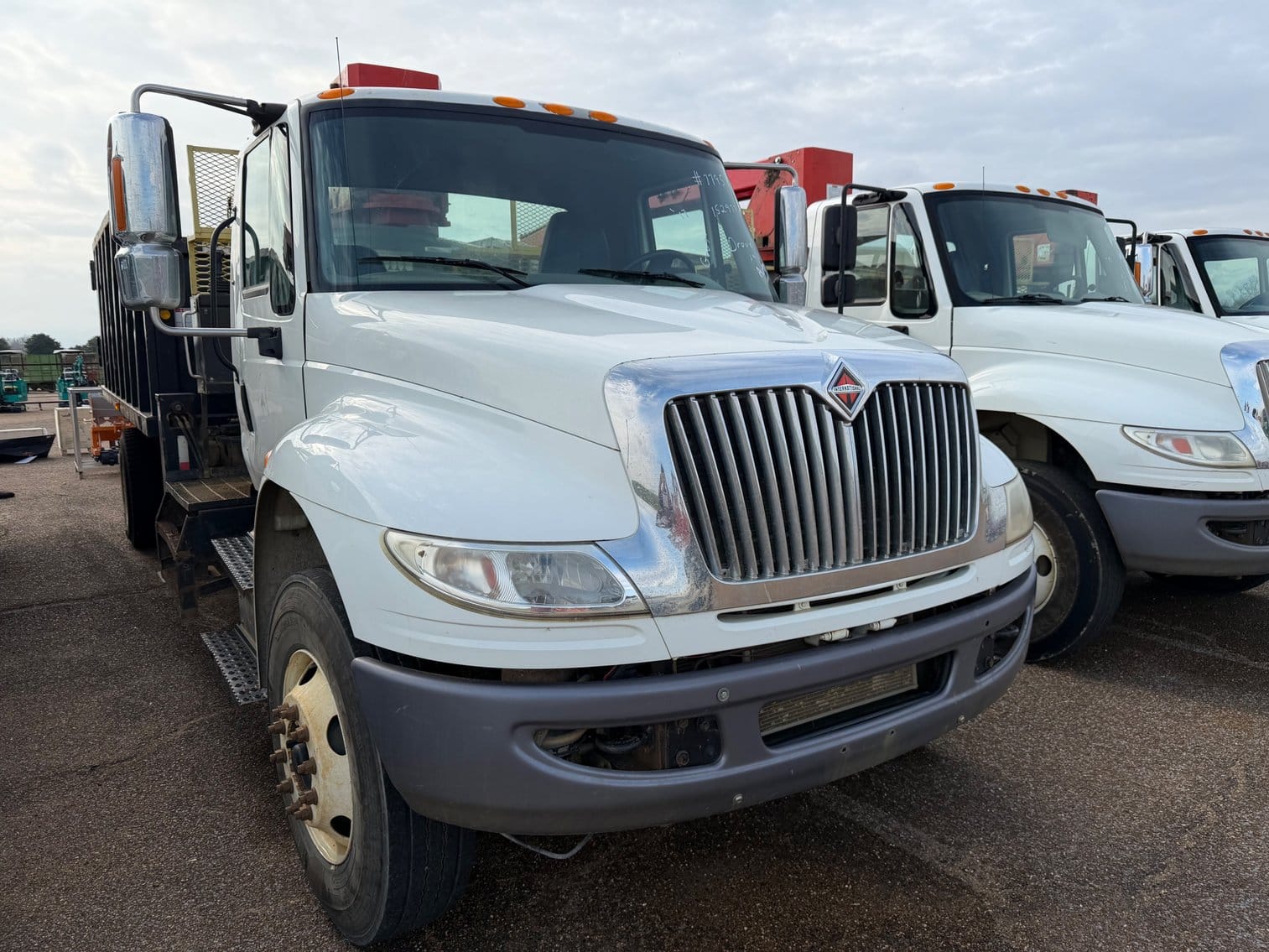 2018 International Dura Star 4400 Equipment Image0