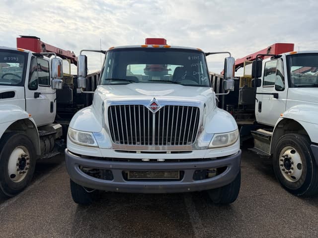 Image of International Dura Star 4400 equipment image 1