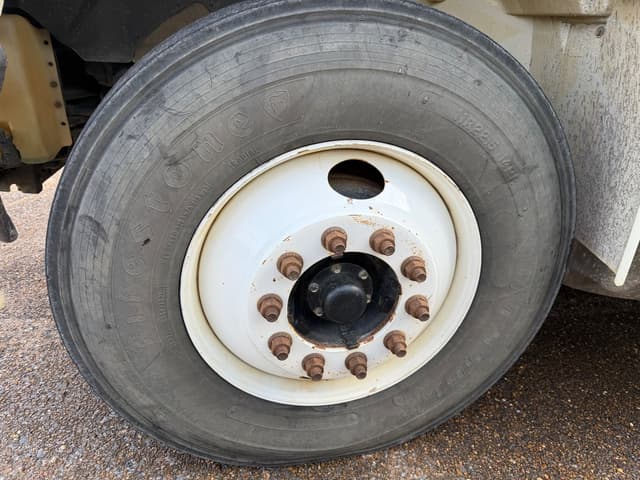 Image of International Dura Star 4400 equipment image 3