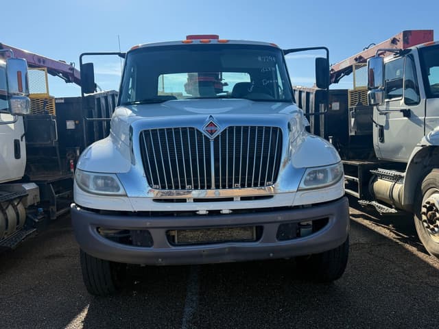 Image of International DuraStar 4400 equipment image 2