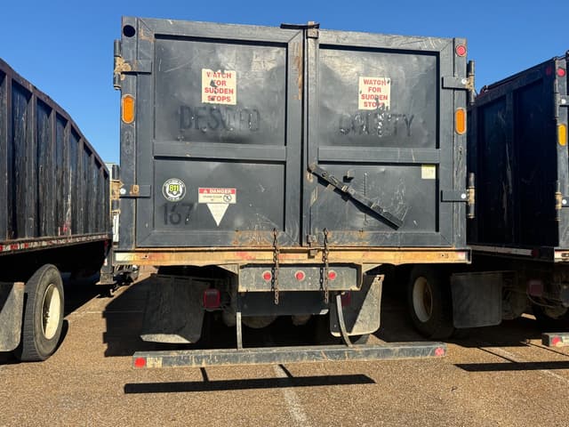 Image of International DuraStar 4400 equipment image 4