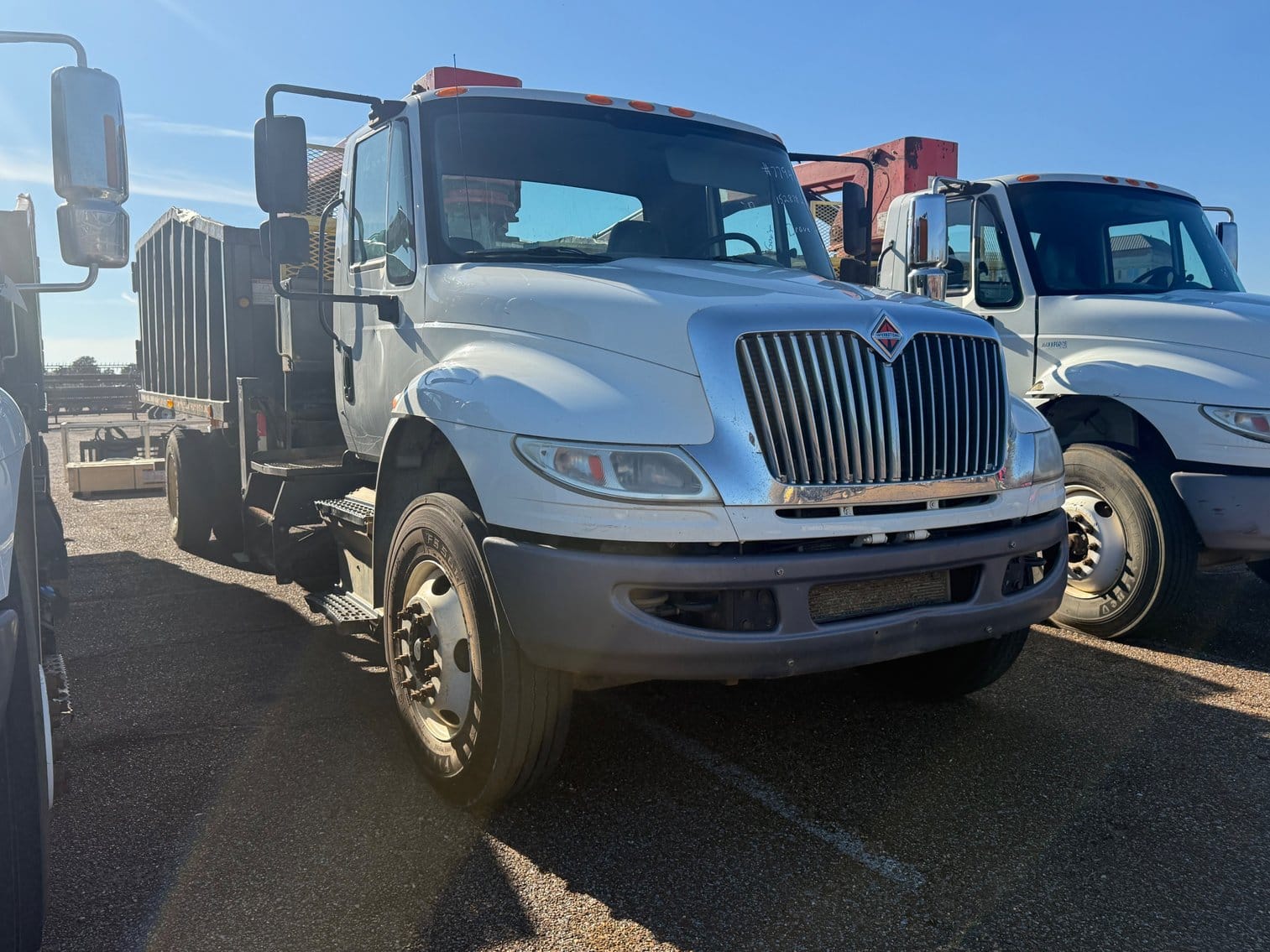 2018 International DuraStar 4400 Equipment Image0