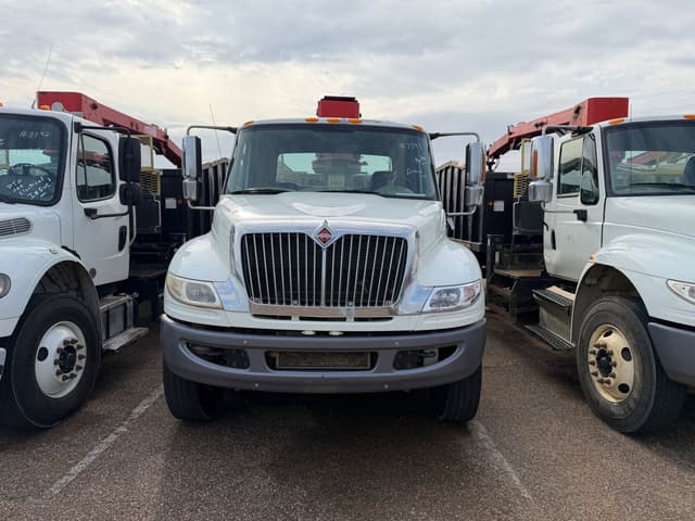 Image of International DuraStar 4400 equipment image 1