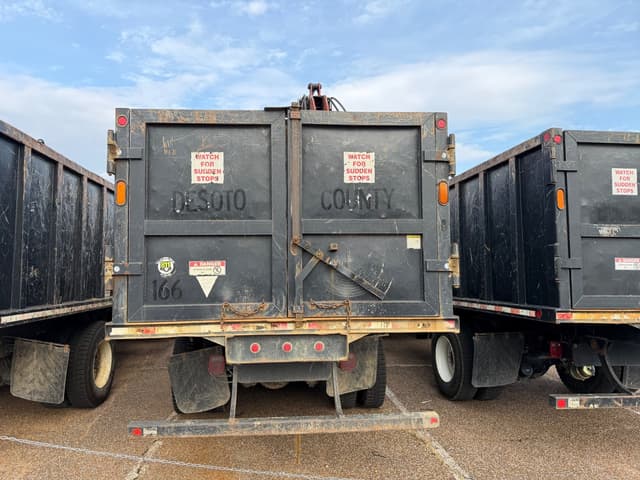 Image of International DuraStar 4400 equipment image 4