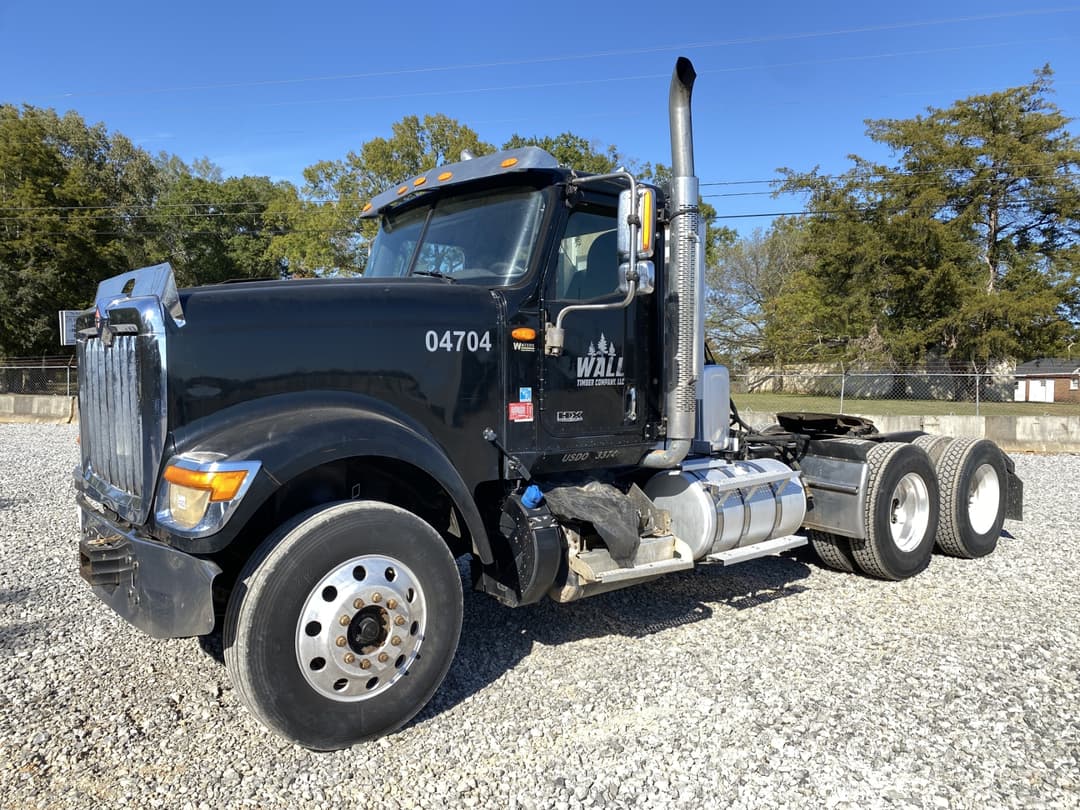 Image of International HX520 Primary image