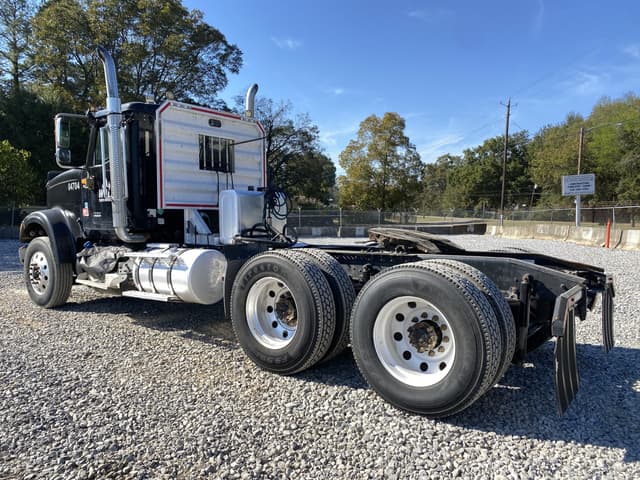 Image of International HX520 equipment image 1