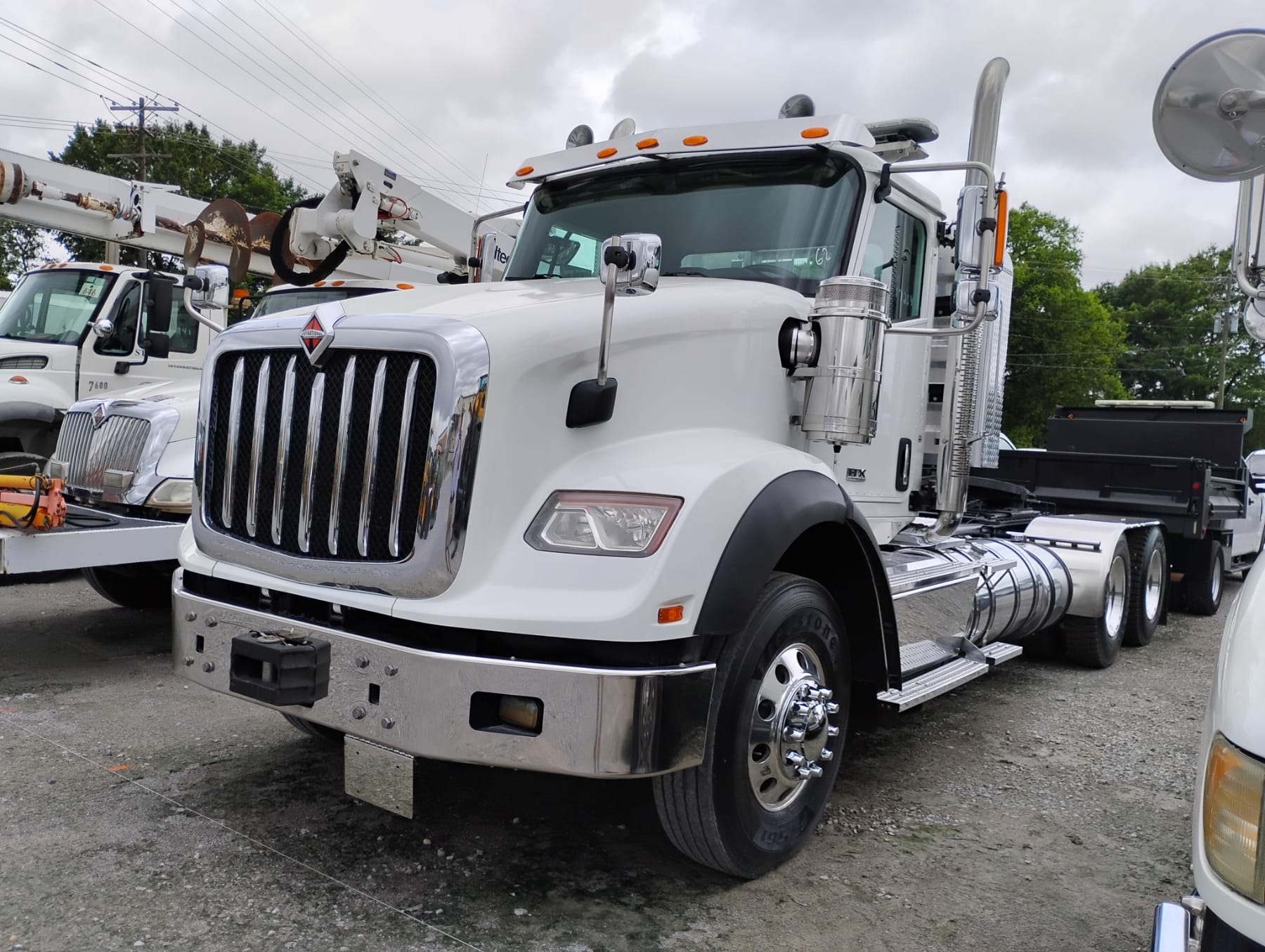 2018 International HX620 Equipment Image0