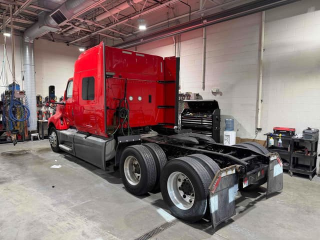 Image of International LT625 equipment image 2