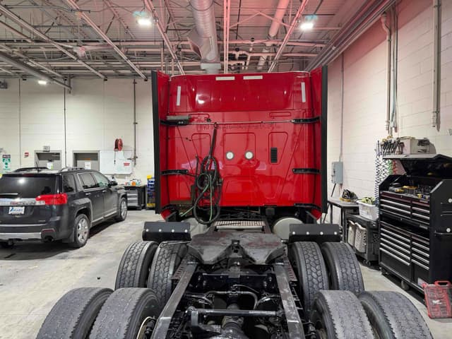 Image of International LT625 equipment image 3