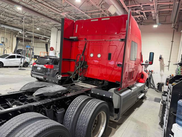 Image of International LT625 equipment image 4