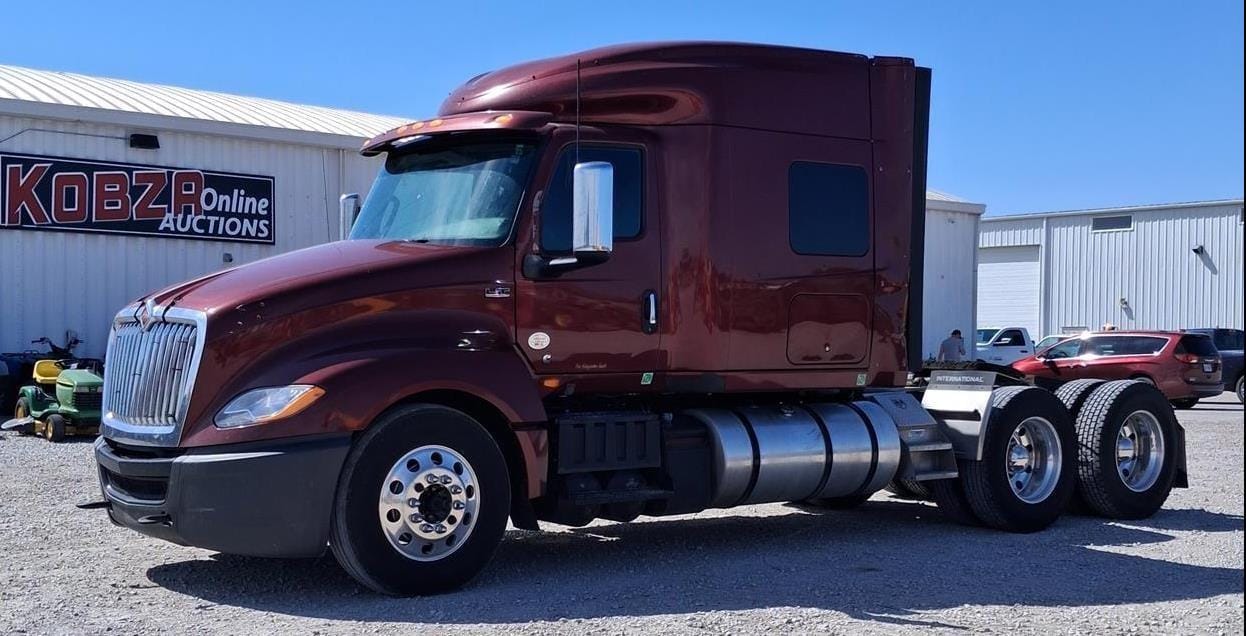 2018 International LT Equipment Image0