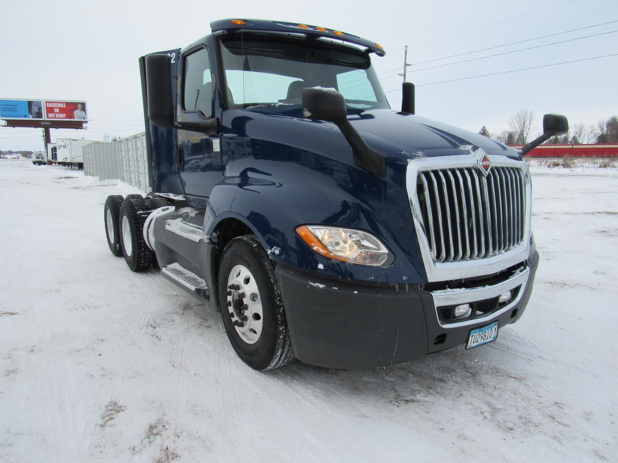 2018 International LT Equipment Image0