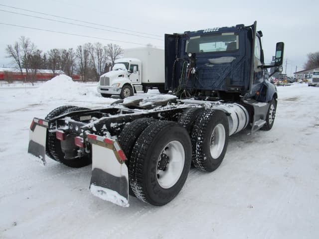 Image of International LT equipment image 3