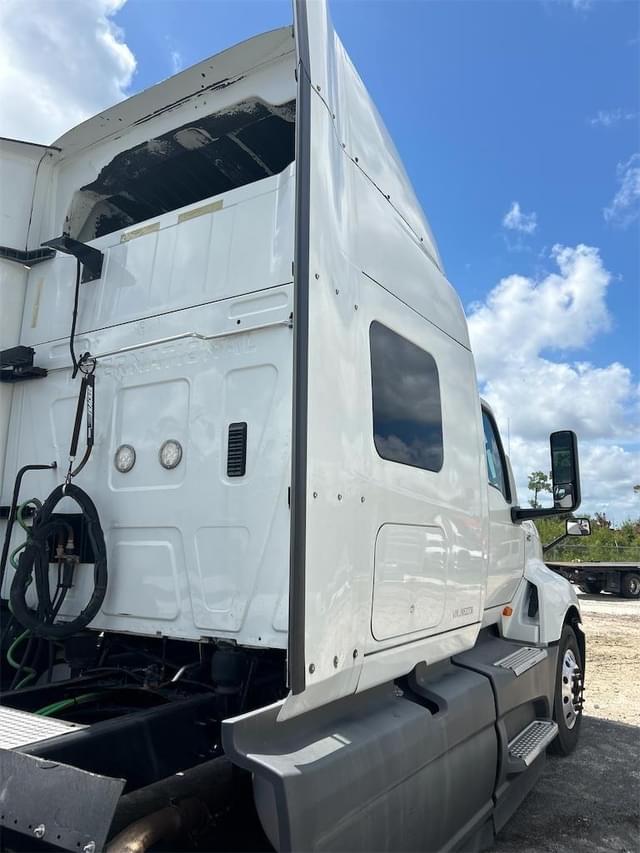 Image of International LT equipment image 3