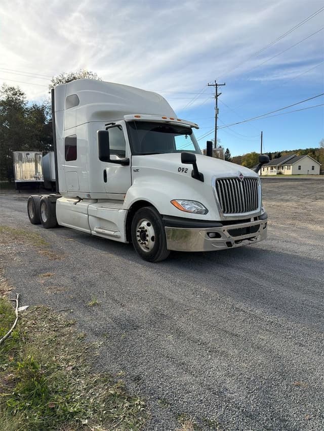 Image of International LT equipment image 2