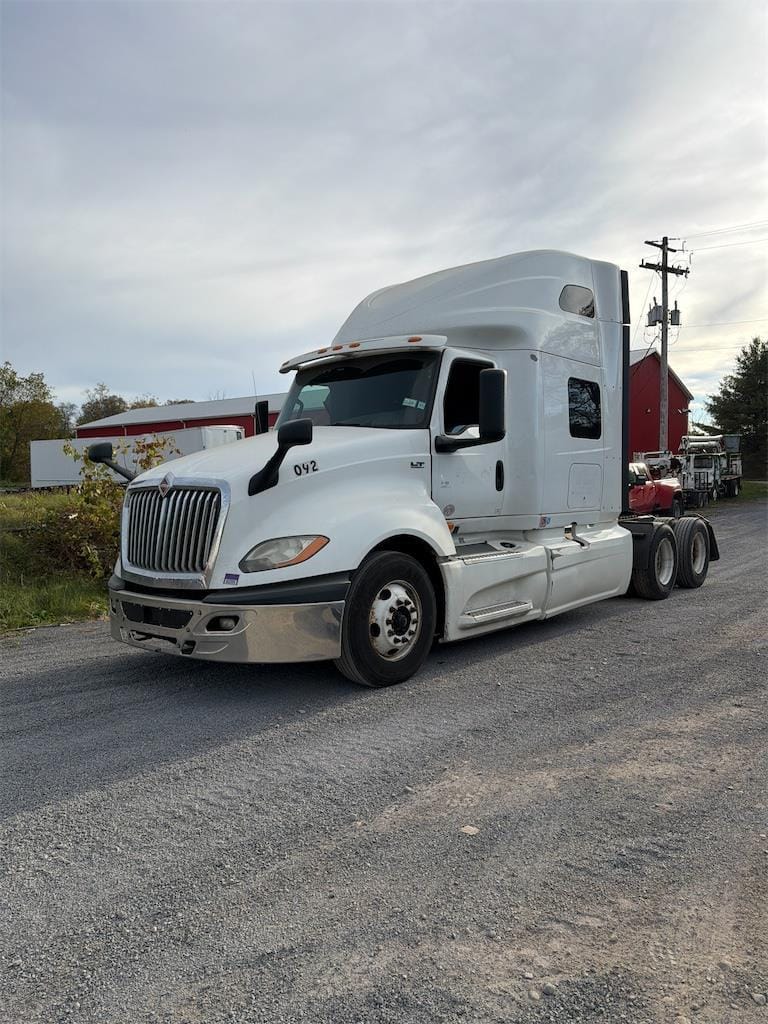 2018 International LT Equipment Image0