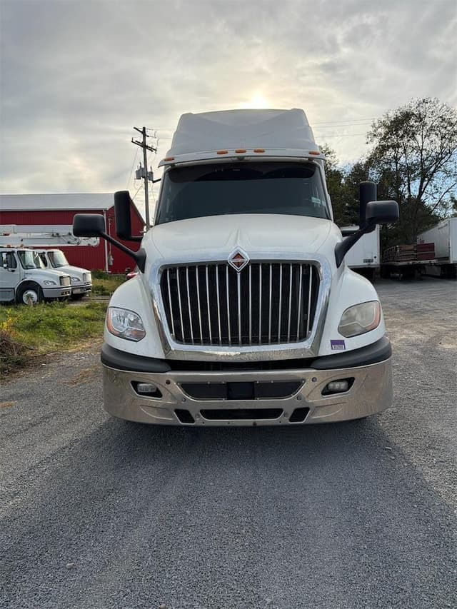 Image of International LT equipment image 1