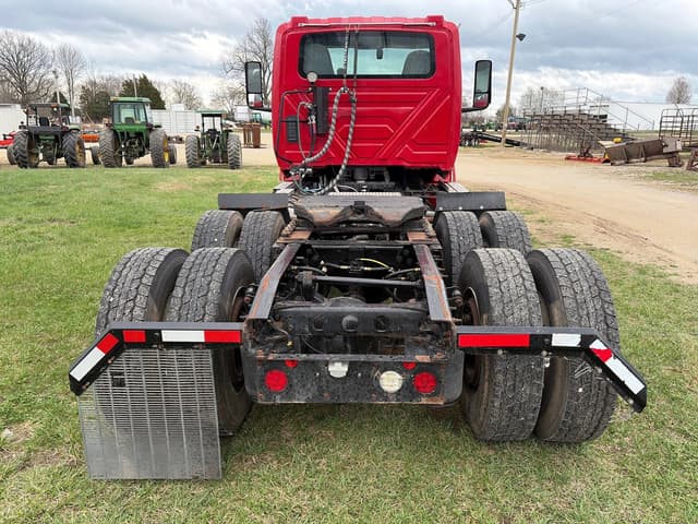 Image of International LT625 equipment image 4