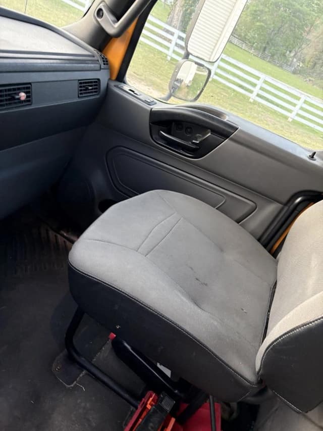 Image of International LT625 equipment image 1