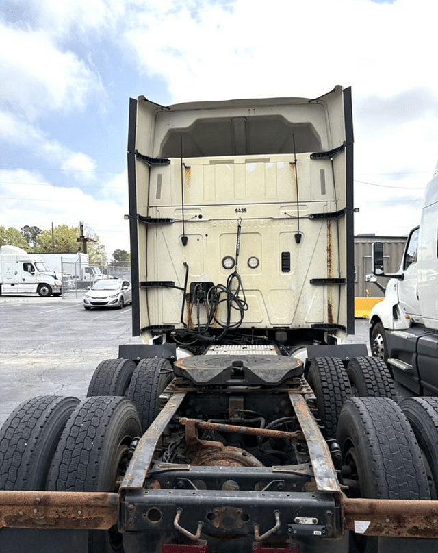 Image of International LT625 equipment image 1