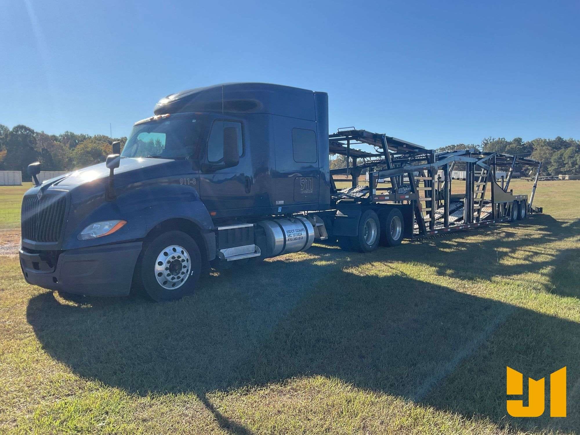 2018 International LT625 Equipment Image0