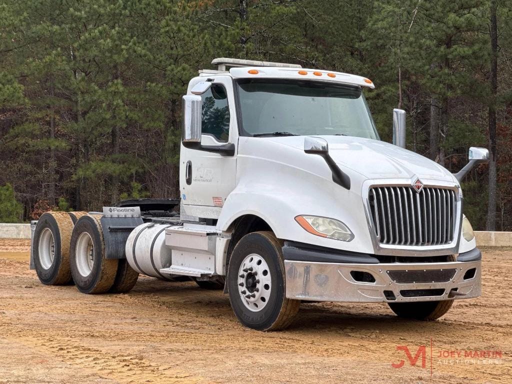 2018 International LT625 Equipment Image0