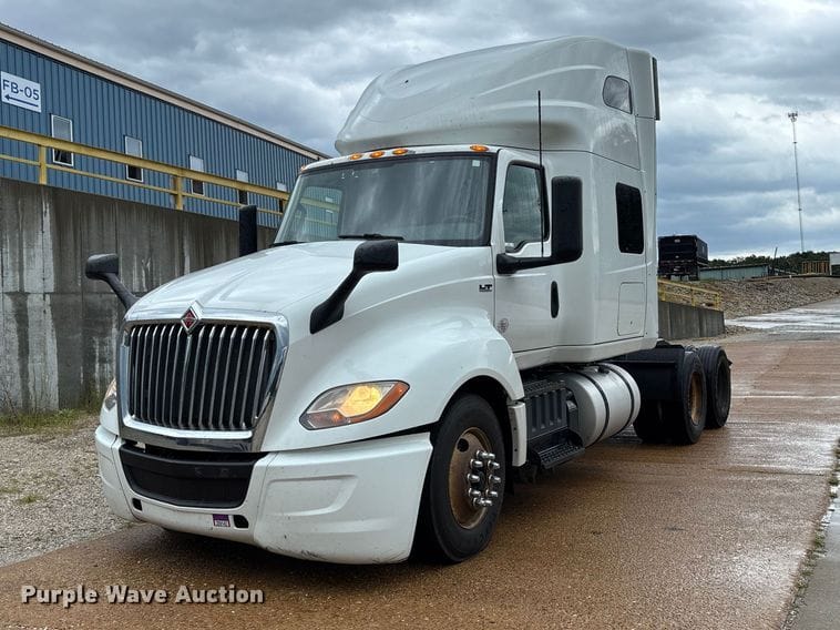 2018 International LT625 Equipment Image0