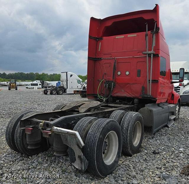 Image of International LT625 equipment image 4