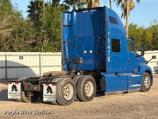 Image of International LT625 equipment image 4