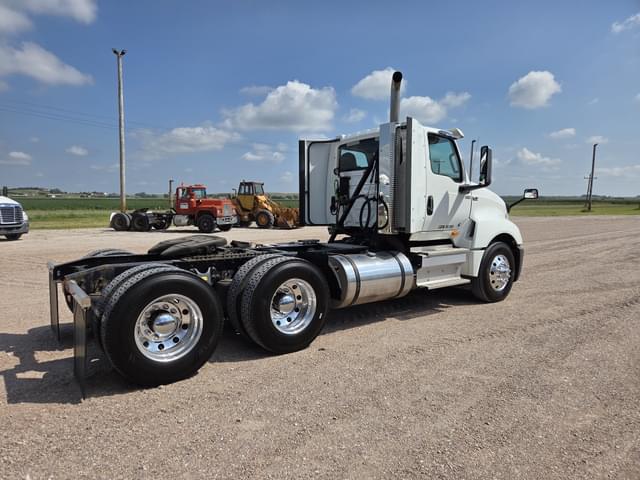 Image of International LT625 equipment image 3
