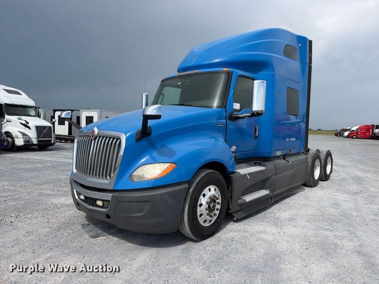 2018 International LT625 Equipment Image0