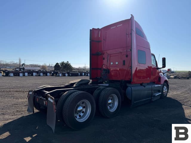 Image of International LT625 equipment image 4