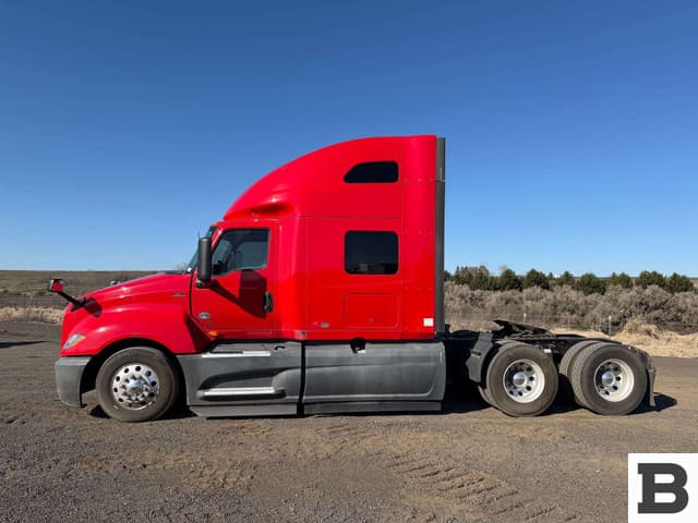 Image of International LT625 equipment image 1