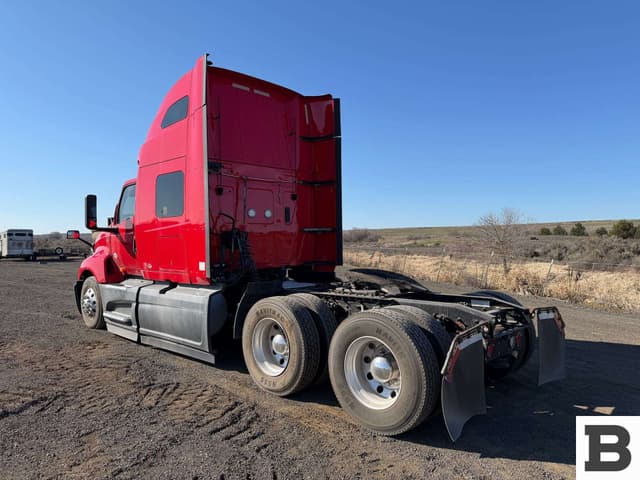 Image of International LT625 equipment image 2