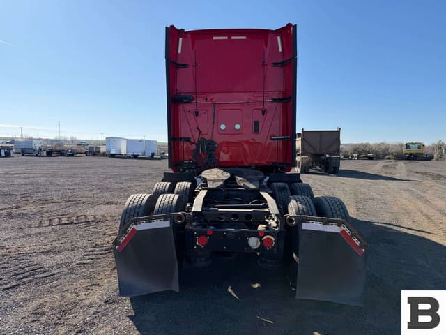 Image of International LT625 equipment image 3