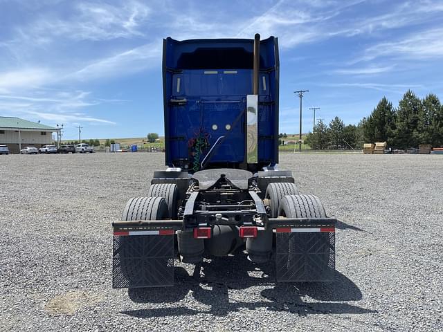 Image of International LT625 equipment image 4
