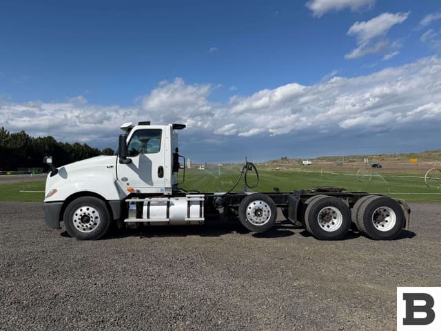 Image of International LT625 equipment image 1