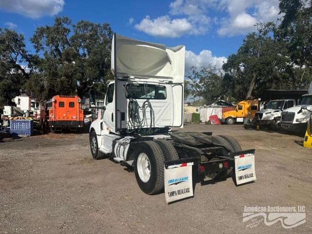Image of International LT625 equipment image 3