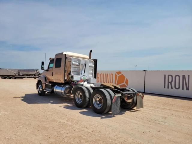 Image of International LT625 equipment image 2