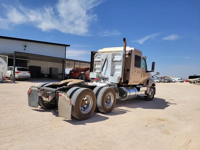 Image of International LT625 equipment image 4
