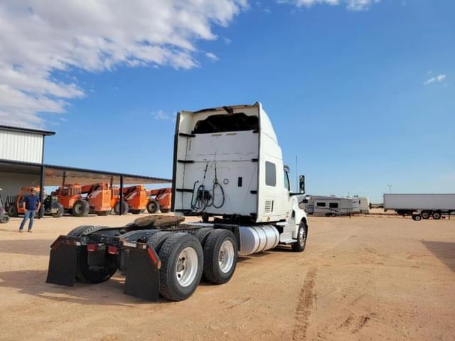 Image of International LT625 equipment image 4